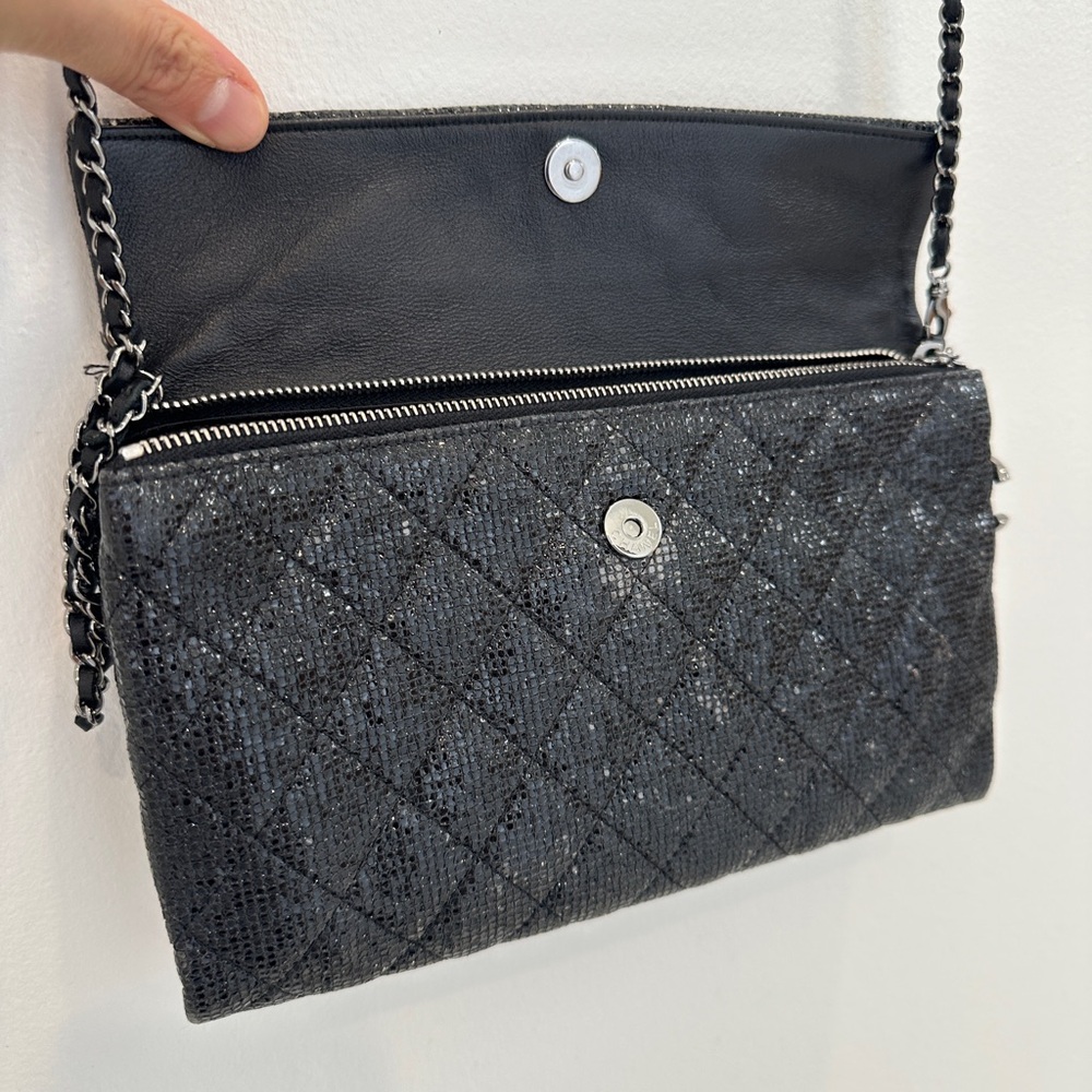 Chanel Vintage metallic Black Quilted crossbody bag - Picture 4 of 9